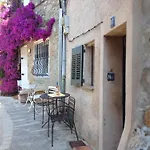 In Der Altstadt Von غريمو
